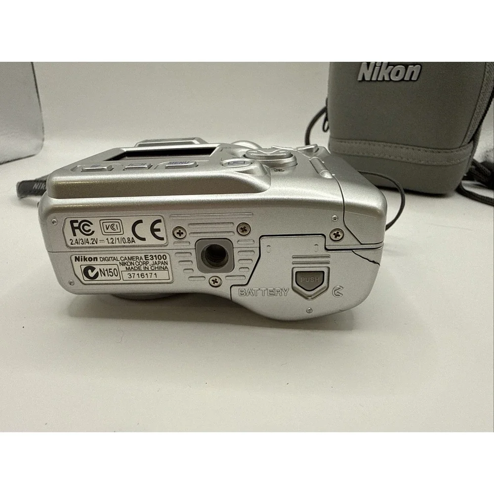 Nikon COOLPIX 3100 3.2MP Digital Camera Silver 3x Nikkor Zoom Digicam FOR PARTS
